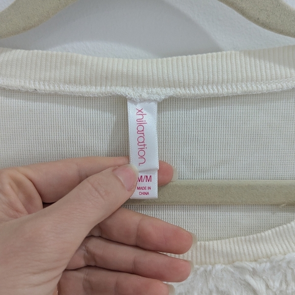 White Plush Soft Sweater – Textured & Comfy – Size M - Picture 2 of 4